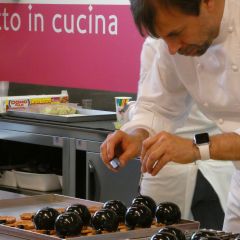 Ottoincucina  Daje! Max Mariola a Bologna… la cucina romana non avrà più  segreti!