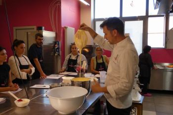 gallery/dolci/corso_base_in_4_lezioni/lezione-1/2024-09-28/Otto_in_cucina_-_Pasticceria_Base_-_Lezione_1_-_2024-09-28-007.JPG