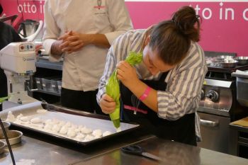 gallery/dolci/corso_base_in_4_lezioni/lezione-1/2024-09-28/Otto_in_cucina_-_Pasticceria_Base_-_Lezione_1_-_2024-09-28-021.JPG