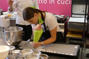 gallery/dolci/corso_base_in_4_lezioni/lezione-1/2024-09-28/Otto_in_cucina_-_Pasticceria_Base_-_Lezione_1_-_2024-09-28-024.JPG